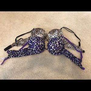 TWO 36B VS bras